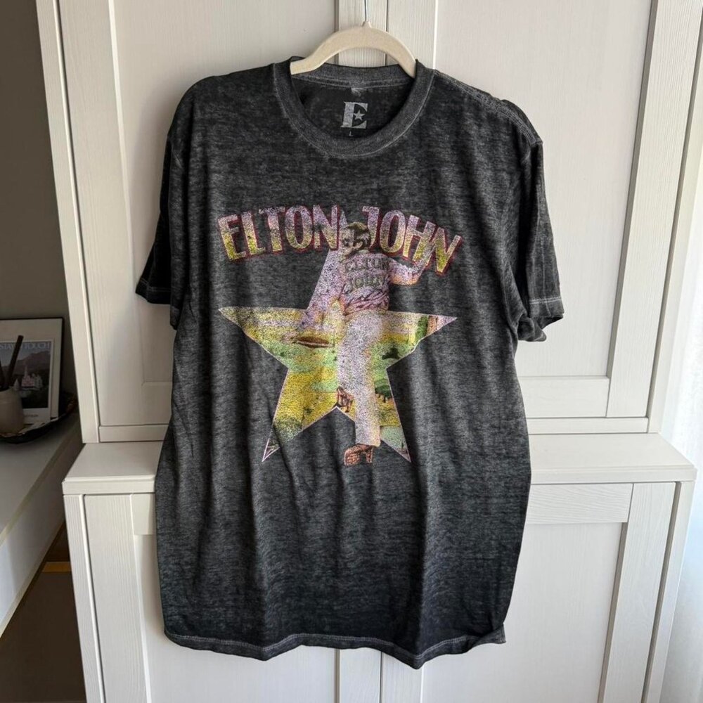 Elton John - Yellow Brick Road farewell tour (2022) concert tshirt. Size large.